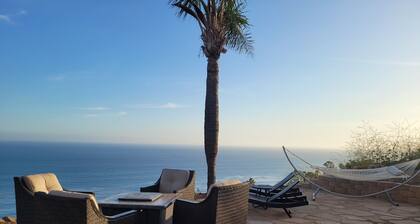 Ocean Sunsets Charming 1 bedroom cottage with forever ocean views!
