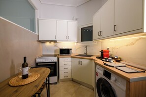 Micro-ondes, four, plaque de cuisson