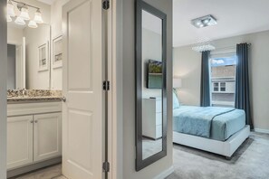 5 quartos, ferros/tábuas de passar roupa, Wi-Fi, roupa de cama