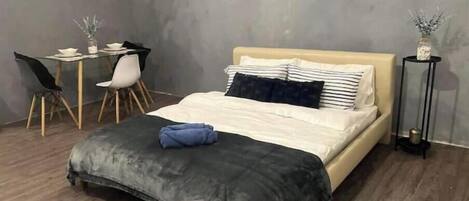 WiFi, bed sheets