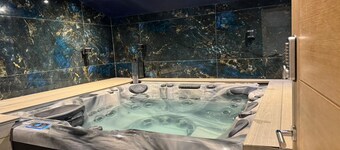 Jacuzzi Cottage in Watford - Quiet and relaxing