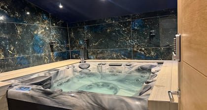 Jacuzzi Cottage in Watford - Quiet and relaxing