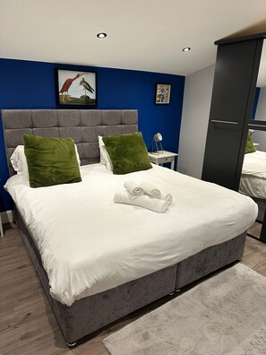 2 bedrooms, iron/ironing board, travel cot, free WiFi