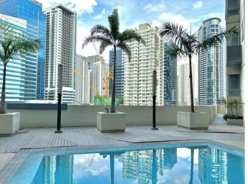 Cozy 2BR in BGC Fort Victoria