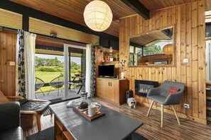 TV, DVD player, books - Woodside Lodge, Cenarth (Cenarth)