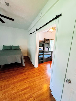 2 bedrooms, WiFi, bed sheets