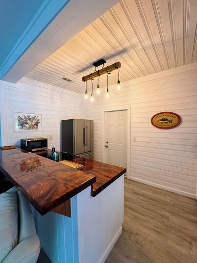 Charming 2-bedroom house in wonderful Bristol located on the Aplachicola River