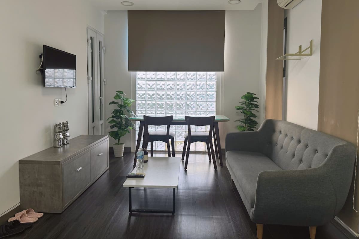 Departamento Deluxe, 2 habitaciones, vista a la ciudad | Área de sala de estar