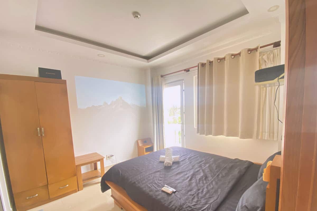 Departamento básico, 1 habitación, vista a la ciudad | Ropa de cama de alta calidad y camas con efecto memoria