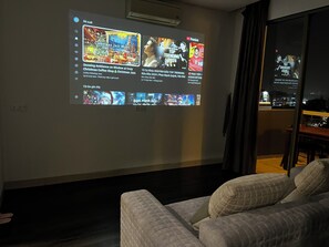 Apartemen, 1 kamar tidur, balkon | Seprai premium, bantalan ekstra lembut, dan meja kerja