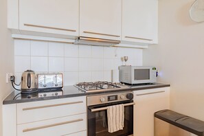 Micro-ondes, four, plaque de cuisson, lave-vaisselle