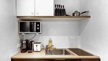 Microwave, coffee/tea maker, toaster