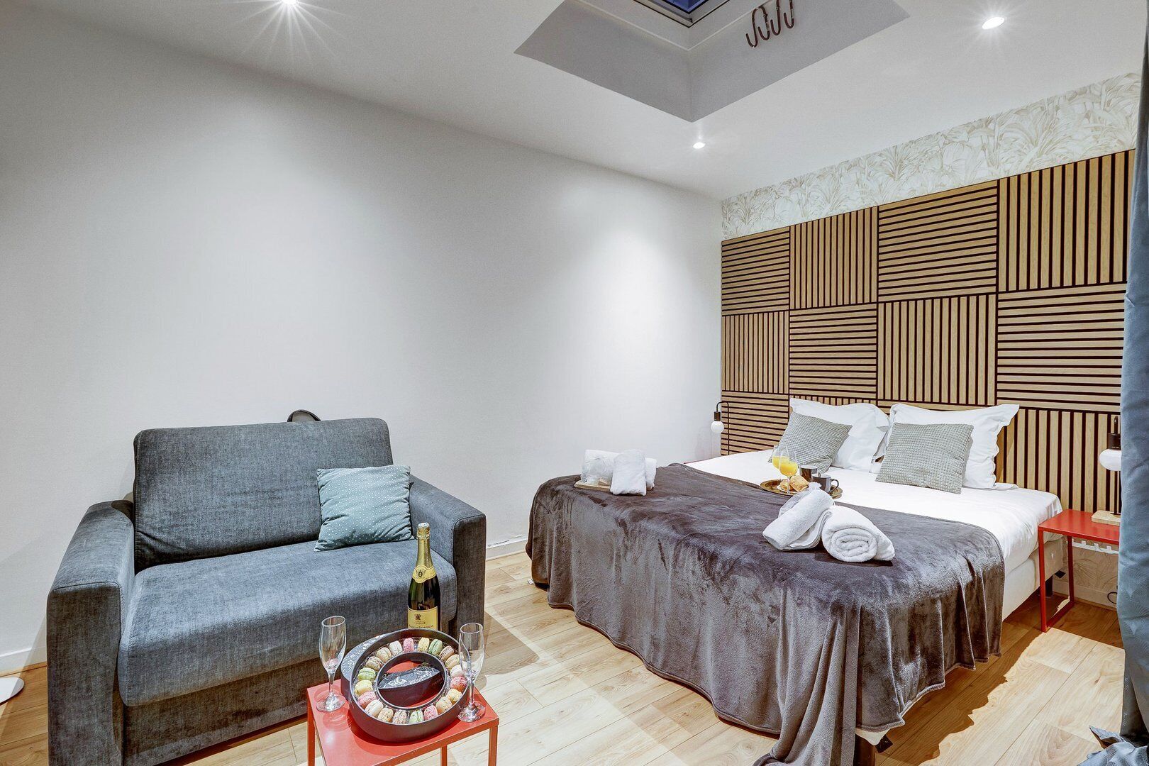 Internet, bed sheets