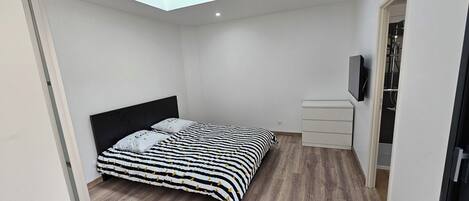 Desk, iron/ironing board, free WiFi, bed sheets