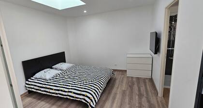 Maison climatisé plein centre ville rue au calme a proximité de tout commerces