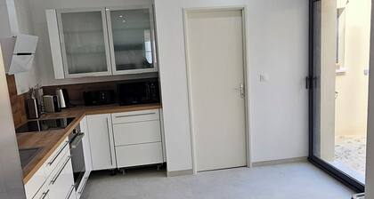 Maison climatisé plein centre ville rue au calme a proximité de tout commerces