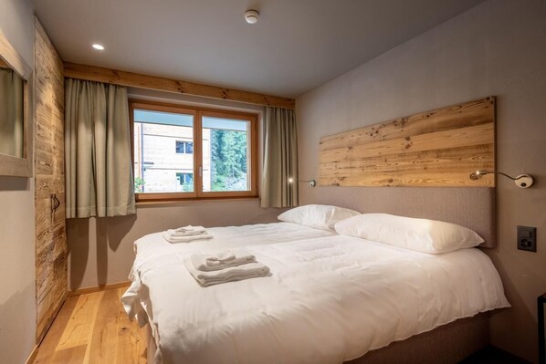 WiFi, bed sheets