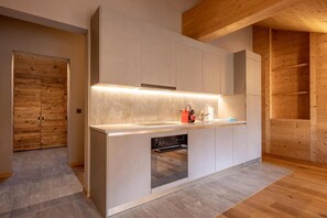 Oven, dishwasher, coffee/tea maker