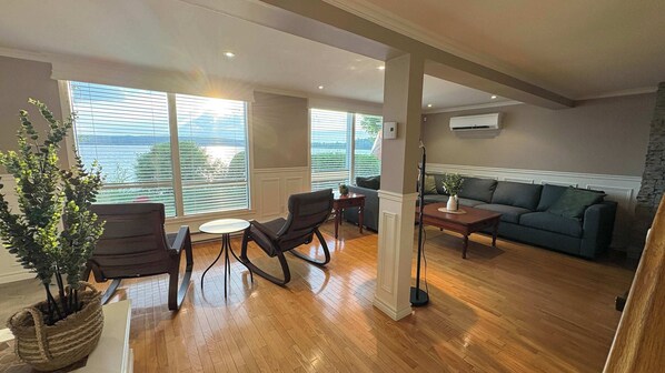 TV, fireplace, offices