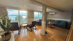 TV, fireplace, offices - La Brise O-Lac (Sherbrooke)