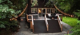 Verlot River Cabin • Hot Tub • Firepit • Fireplace