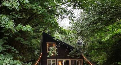 Verlot River Cabin • Hot Tub • Firepit • Fireplace