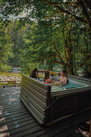 Bain à remous extérieur