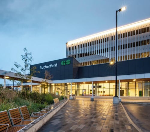 Home in Vaughan, Modern 3BR Home in Vaughan w/ Patio & Grill