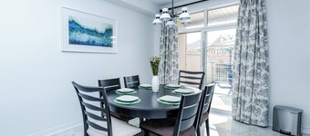 Home in Vaughan, Modern 3BR Home in Vaughan w/ Patio & Grill