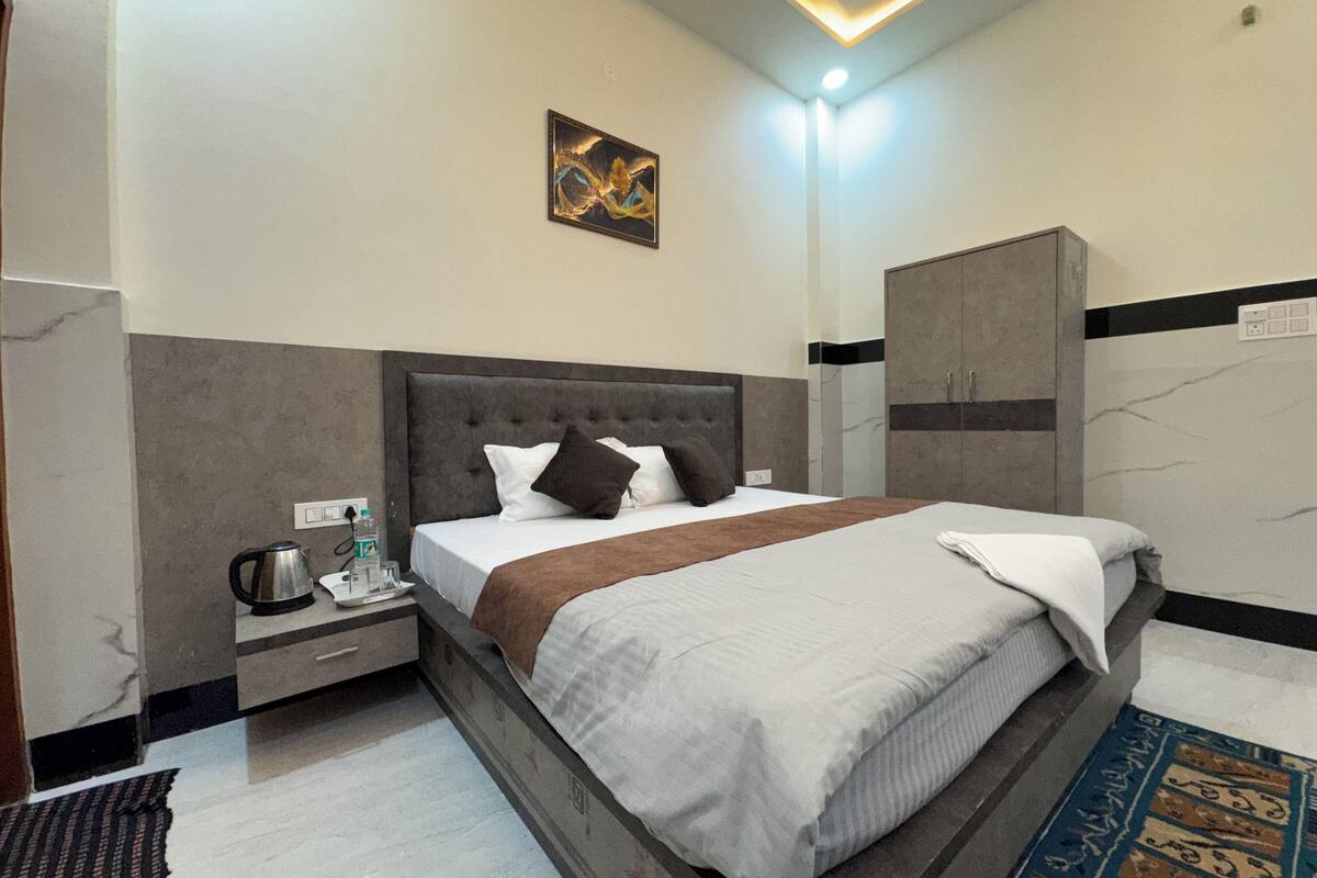 Deluxe Room | Laptop workspace, free WiFi