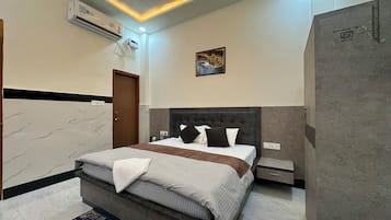 Deluxe Room | Premium bedding, laptop workspace, free WiFi, bed sheets