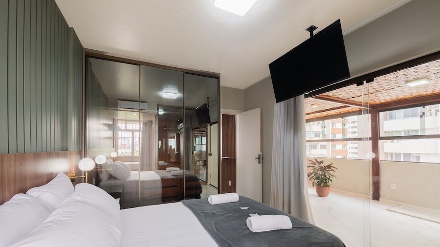Apartamento c/ Varanda e Churrasq. CEZ0801