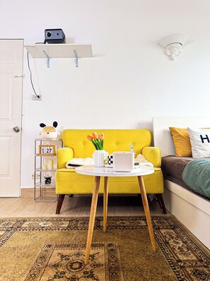 Doppia Deluxe, vista cortile | Una scrivania, Wi-Fi gratuito