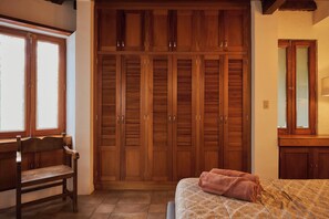 5 bedrooms, iron/ironing board, travel cot, WiFi