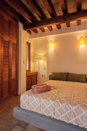5 dormitorios, tabla de planchar con plancha, cuna de viaje y wifi