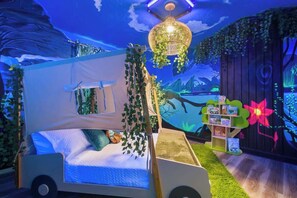 6 bedrooms, iron/ironing board, travel cot, free WiFi