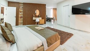 A modern bedroom with a large bed, a wardrobe, a desk, and a TV. - TERANGA ROOF-TOP MAMELLES, DAKAR (Dakar)