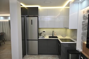 Horno, parrilla de estufa y lavavajillas