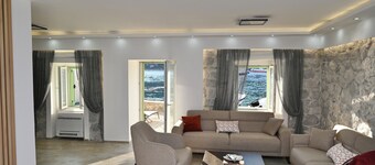 Villa Sirena – Waterfront Escape