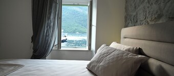 Villa Sirena – Waterfront Escape