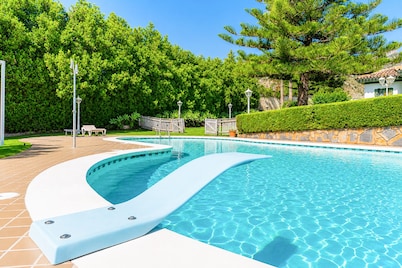 Cubo's Villa Galemar Torremolinos Pool & Padel / private paddle tennis court / near the beach / air conditioning / free Wi-Fi