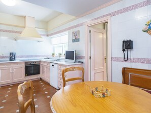 Frigorifero, microonde, forno, lavastoviglie