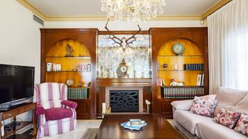 Télévision, cheminée