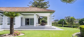 Cubo's Villa Galemar Torremolinos Pool & Padel / private paddle tennis court / near the beach / air conditioning / free Wi-Fi