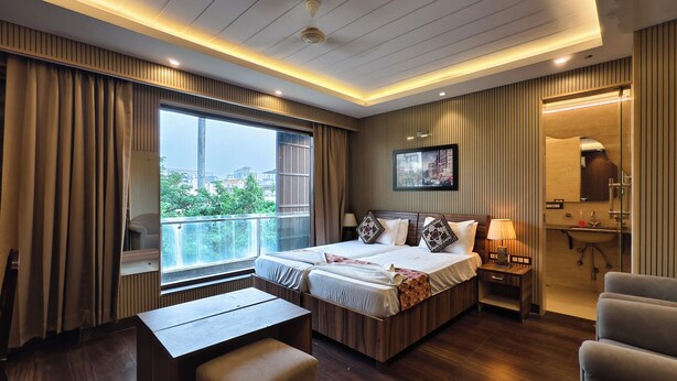 Luxury Double Room | Desk, laptop workspace, WiFi (free) - 1 Million Suites (Gurugram)