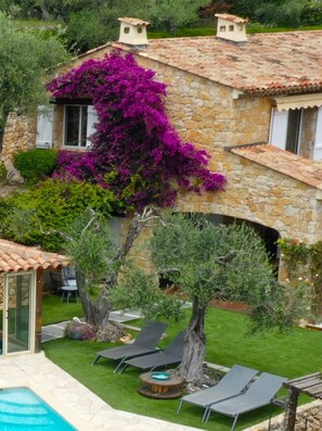 Pool - PLEN SOULEU High Standing Villa, pool,  Jacuzzi, Sauna and AirCo By Sunset (Cabris)