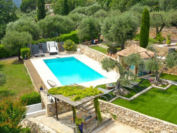 Pool - PLEN SOULEU High Standing Villa, pool,  Jacuzzi, Sauna and AirCo By Sunset (Cabris)