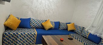 Apartment for rent with 1 bedroom and 2 living rooms in a quiet neighborhood.