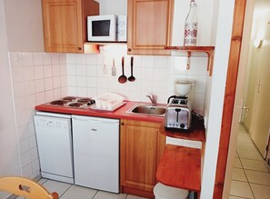 Réfrigérateur, micro-ondes, four, lave-vaisselle