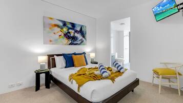 Iron/ironing board, free WiFi, bed sheets